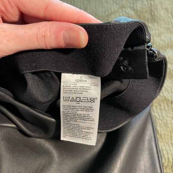 Banana Republic women’s faux leather pants - Picture 4 of 5